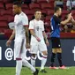 Para pemain Inter Milan merayakan gol ke gawang Bayern Munchen pada laga International Champions Cup 2017 di Stadion Nasional Singapura, Kamis (27/7/2017). (AFP/Roslan Rahman)