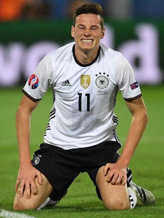 1. Julian Draxler, diberitakan Sky Sports, Arsenal sedang berupaya mendatangkan bintang muda Wolfsburg itu ke London. Namun upaya The Gunners tidak mudah mengingat raksasa Italia, Juventus, juga berniat mendatangkannya. (AFP/Patrik Stollarz) 