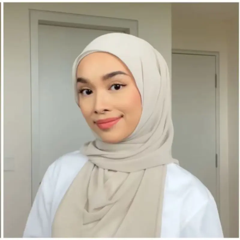 Tips Pakai Hijab Pashmina dari Sofea, Cukup dengan 1 Jarum