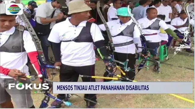 Menteri Sosial  Agus Gumiwang tinjau latihan atlet panahan disabilitas yang akan bertanding di Asian Para Games 2018.