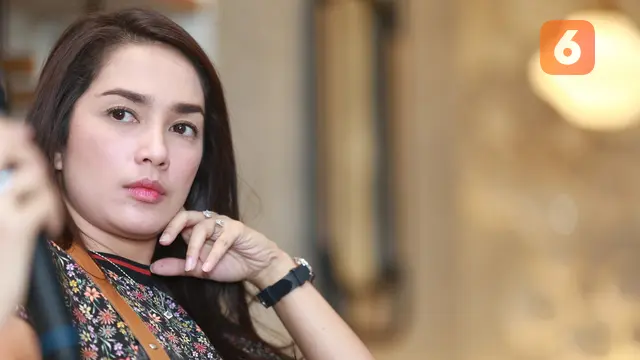 [Bintang] Ussy Sulistiawaty