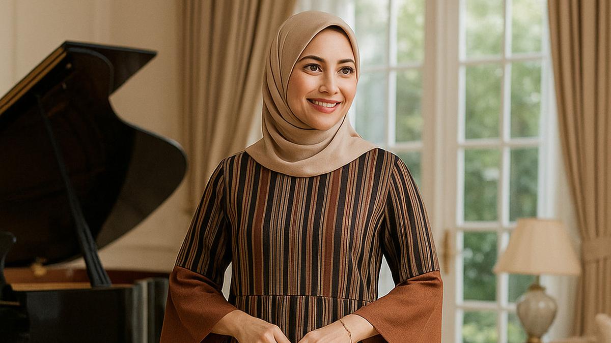 7 Model Gamis Lurik Kombinasi Polos di Lengan untuk Ibu-ibu 40 Tahun, Desain Elegan dan Cantik