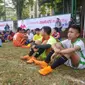 Para peserta Allianz Explorer Camp 2019 tengah menantikan giliran menjalani seleksi yang digelar di Stadion Sepak Bola PSPT, Tebet, Jakarta Selatan, Sabtu (22/6/2019). (Bola.net/Fitri Apriani)