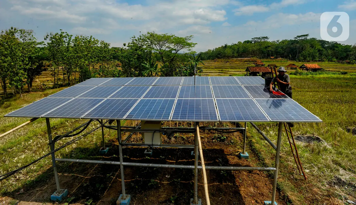 Juga lewat dukungan Just Energy Transition Partnership (JETP)–dengan rencana investasi dan kebijakan komprehensif sedang disusun–, mencakup penghentian PLTU batubara, langkah-langkah transisi yang adil, dan percepatan pengembangan energi terbarukan. (merdeka.com/Arie Basuki)