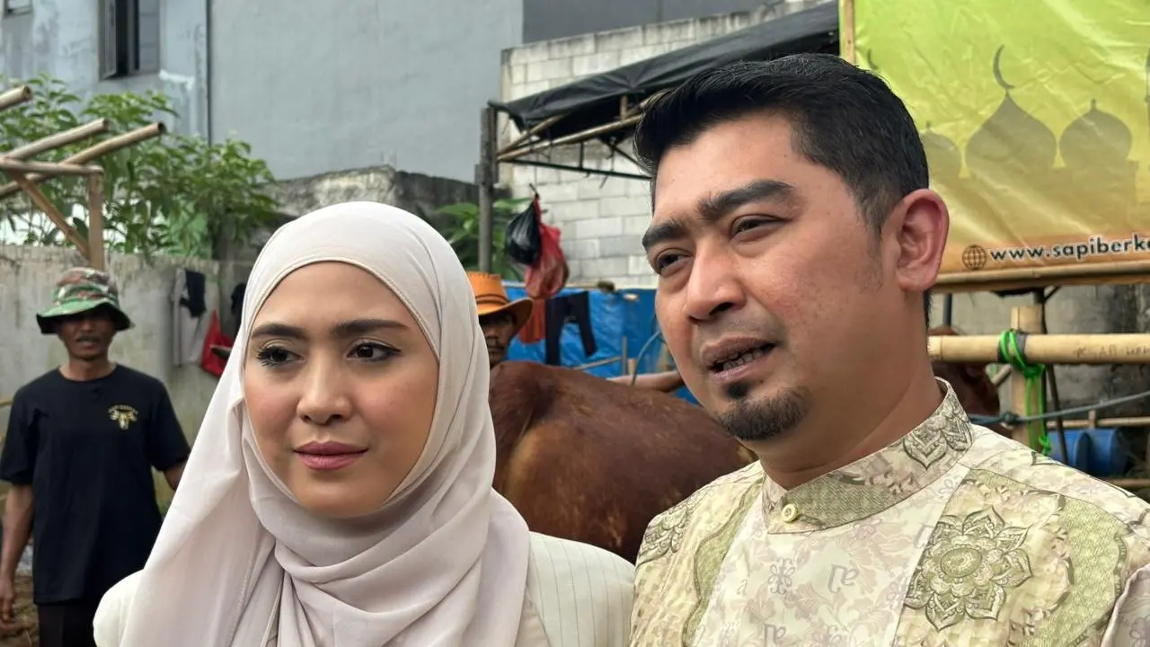 Ustaz Solmed dan April Jasmine.