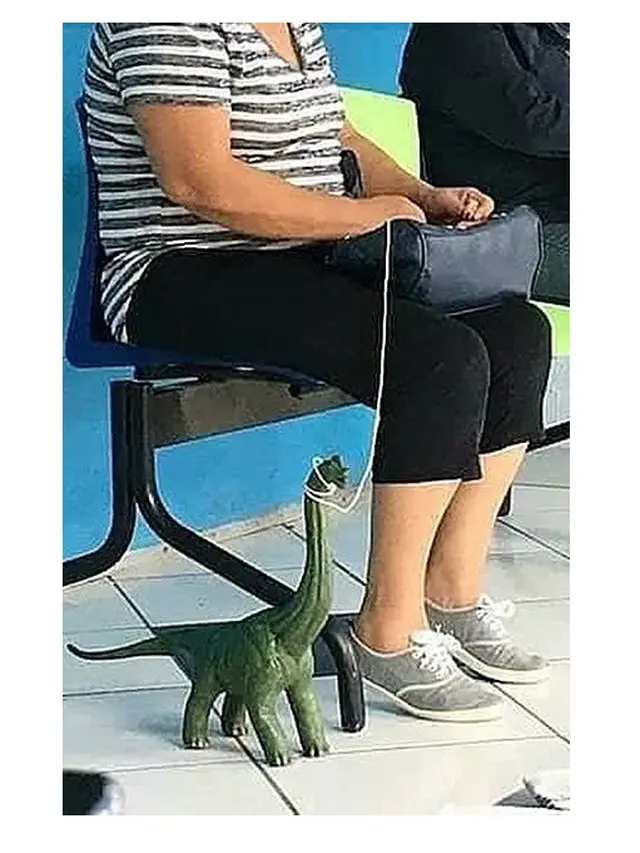 6 Mainan Bentuk Dinosaurus Ini Bentuknya Nyeleneh, Kocak