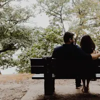 Ilustrasi pasangan, pacaran, kencan. (Photo by Kelly Sikkema on Unsplash)