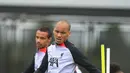Gelandang Liverpool asal Brasil Fabinho mengambil bagian  dalam sesi latihan menjelang menjelang pada laga perdana Liga Champions Grup A kontra Napoli di tempat latihan Liverpool di Liverpool, Inggris barat laut, Selasa (6/9/2022). Meskipun berstatus tim tamu, Liverpool tetap menjadi yang difavoritkan untuk merengkuh tiga poin penuh. (Photo by Lindsey Parnaby / AFP)