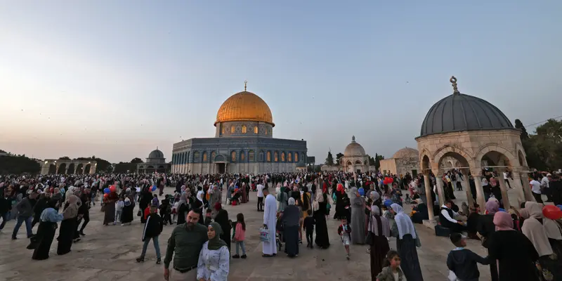 Suasana Hari Raya Idul Fitri 1443 H di Berbagai Negara