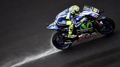 Yamaha tetap bisa berpesta pada akhir MotoGP 2016 meski Valentino Rossi dan Jorge Lorenzo tak pernah menang dalam 10 seri terakhir termasuk di seri terakhir MotoGP Malaysia (30/10/2016). (AFP/Manan Vatsyayana)