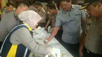 Tes urine dadakan itu diwajibkan bagi semua personel Polda Riau, mulai dari kepangkatan bintara, perwira pertama dan perwira menengah. (Liputan6.com/ M Syukur)