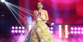 Bright Awards adalah ajang penghargaan bagi insan periklanan televisi Indonesia. Salah satu artis yang turut memeriahkan acara itu adalah Bunga Citra Lestari. (Bambang E. Ros/Bintang.com)