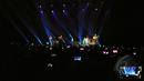 Ratusan penggemar Boyzone menyaksikan konser bertajuk A Night Of Reunion With Boyzone di Istora Senayan, Jakarta (22/5/2015). Boyzone mengajak penggemar untuk bernyanyi bersama dan bernostalgia dengan lagu-lagu mereka. (Liputan6.com/Panji Diksana)