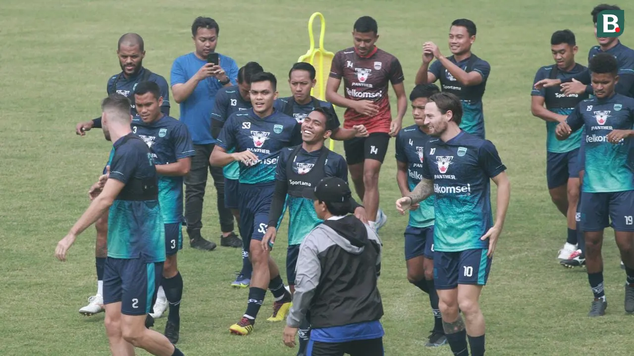Sesi Latihan Persib Bandung