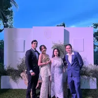 Lihat di sini penampilan serasi Gisella Anastasia & Cinta Brian saat kondangan Luna Maya-Maxime Bouttier. [@gisel_la].