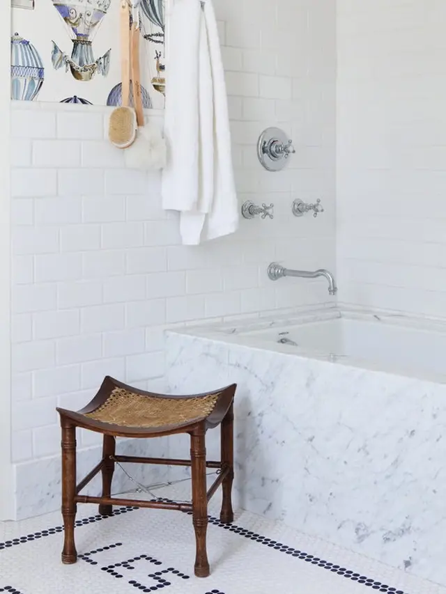 8 Ide Wallpaper Kamar Mandi: Sulap Kamar Mandi Minimalis Jadi Mewah!
