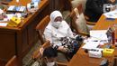 Menteri Tenaga Kerja Ida Fauziah mengikuti rapat dengar pendapat dengan Komisi IX DPR di Komplek Parlemen, Jakarta, Rabu (7/4/2021). Dalam rapat tersebut Komisi IX menyampaikan bahwa Kementerian Tenaga Kerja agar memperhatikan nasib kesejahteraan wartawan. (Liputan6.com/Angga Yuniar)