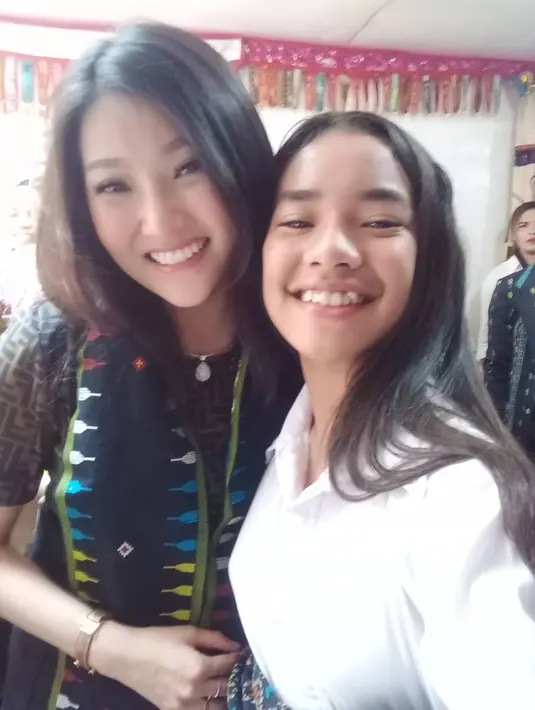 Dalam unggahan foto ini, Sarwendah sudah menganggap Chetryn juga sebagai anaknya sendiri. (Liputan6.com/IG/@chetrynpeto)