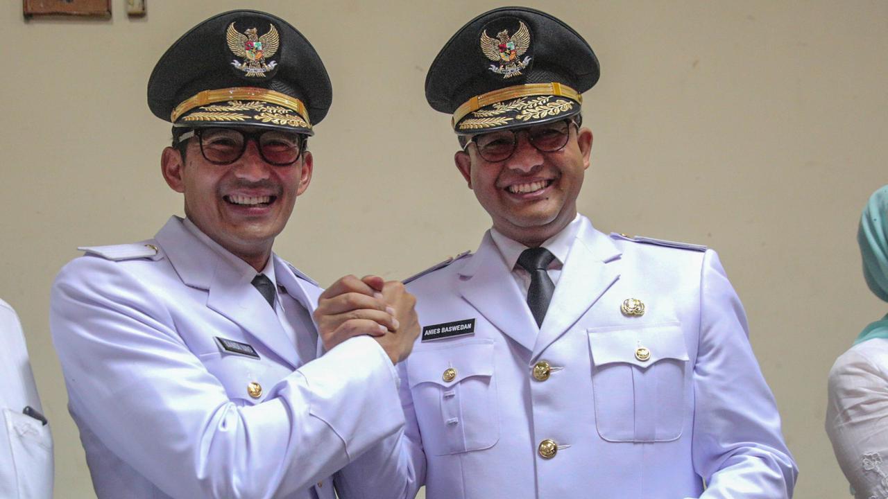 Anies Baswedan dan Sandiaga Uno dilantik jadi gubernur dan Wakil Gubernur DKI Jakarta.