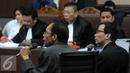 Ahli Patologi Forensik dari Australia, Beng Ong (kedua kanan) menjadi saksi ahli dalam sidang lanjutan kasus pembunuhan Wayan Mirna Salihin dengan terdakwa Jessica Kumala Wongso di PN Jakarta Pusat, Jakarta, Senin (5/9). (Liputan6.com/Helmi Afandi)
