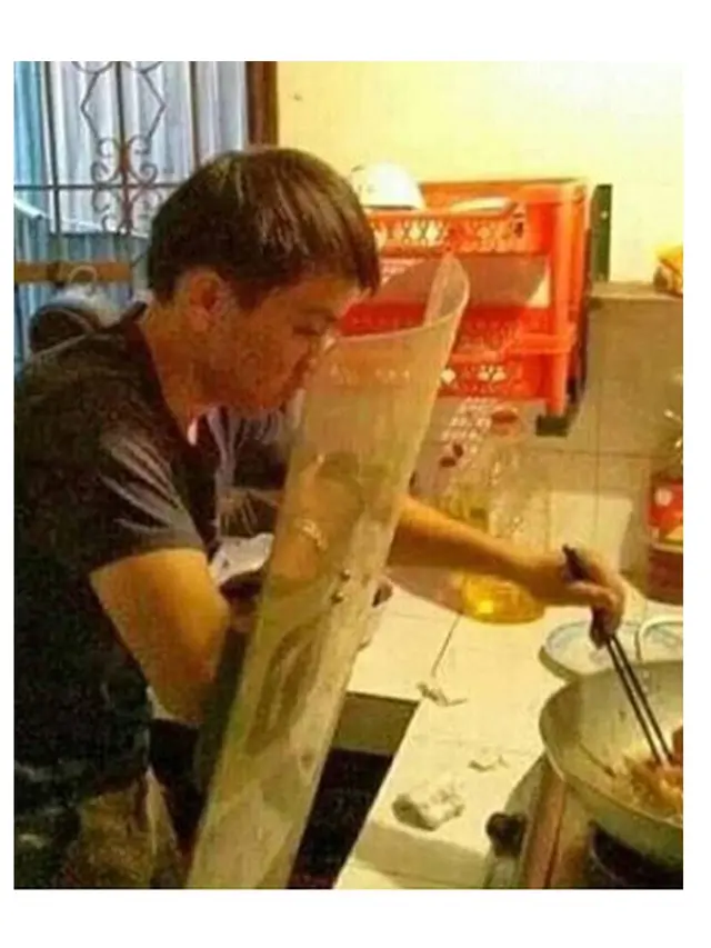 6 Aksi Atraktif Orang saat di Dapur Ini Bikin Tepuk Jidat