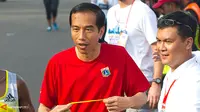 Jokowi Jalan Pagi Bareng Ratusan Guru