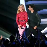 Dylan O'Brien pernah mengatakan ia sangat mengagumi Chloe Grace Moretz 7 tahun lalu. Kini ia pun tertangkap kencan dengan idolanya tersebut. (Getty Images/Extra)