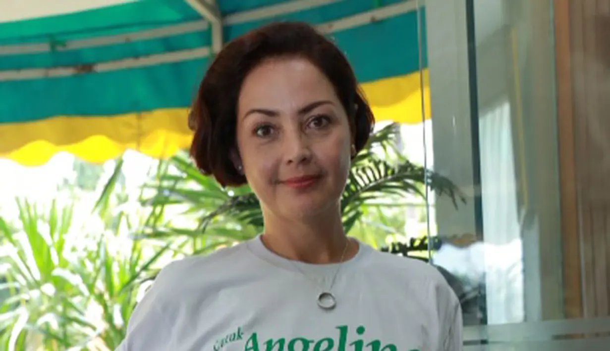 Roweina yang sering mendapatkan peran seorang ibu kaya, angkuh dan galak ini mencoba bermain dalam film horor untuk pertama kalinya yang berjudul ‘Arteri Pondok Indah "The Dark Side"'. (Galih W. Satria/Bintang.com)