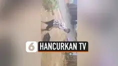 MUAK DENGAN BERITA CORONA, PRIA NGAMUK HANCURKAN TV