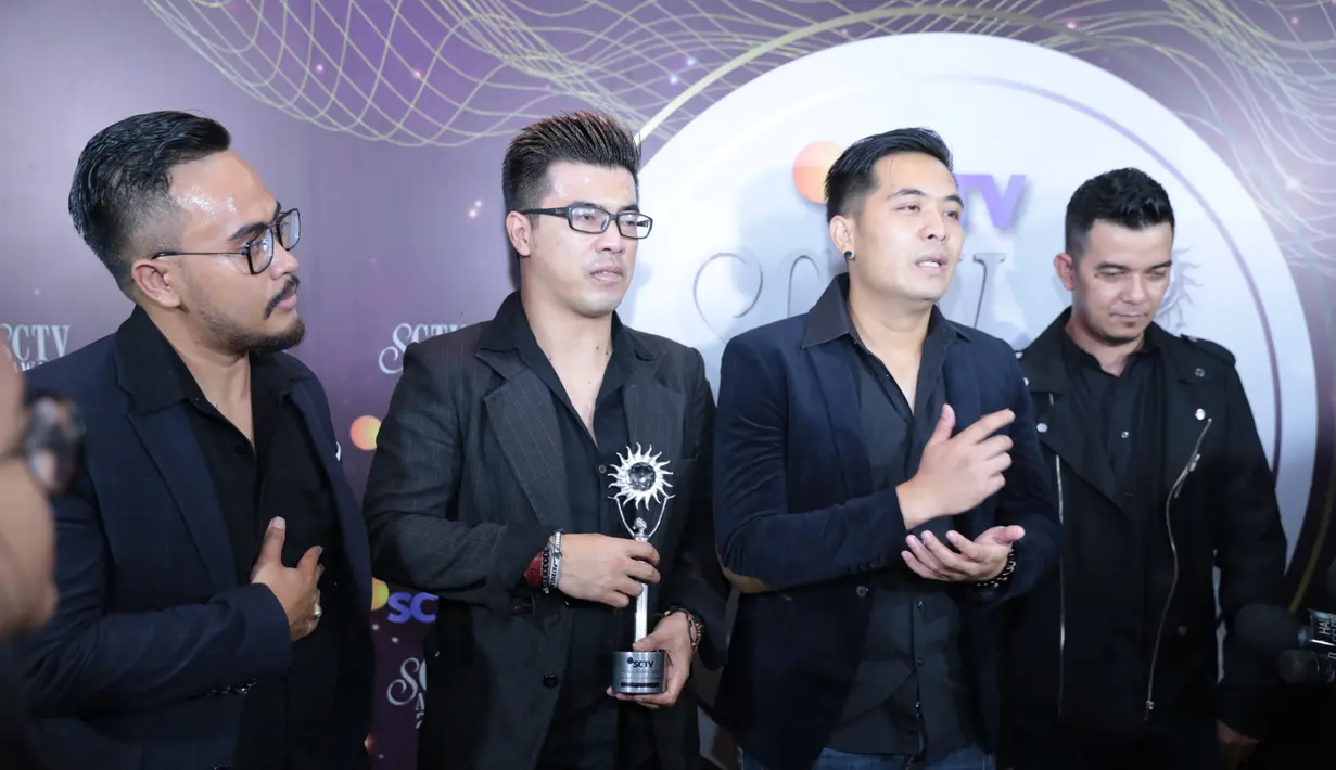 "Ini sebetulnya kepercayaan kita untuk berkarya sebagus mungkin. Jadi mudah-mudahan selalu bisa memberikan karyaang yang terbaik," tandas Bian. (Adrian Putra/Bintang.com)