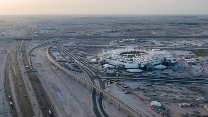 Gambar yang dirilis pada 20 November 2019, Stadion Al-Rayyan yang menjadi venue Piala Dunia 2022 sedang dalam pembangunan di sekitar ibu kota Qatar, Doha. Piala Dunia 2022 Qatar rencananya akan dimulai pada 21 November hingga 18 Desember. (Qatar's Supreme Committee for Delivery and Legacy/AFP)