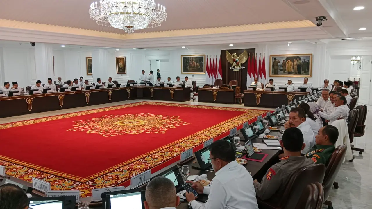 Presiden Prabowo Subianto menggelar sidang kabinet paripurna keduanya pada sore hari ini, Rabu (6/11/2024).
