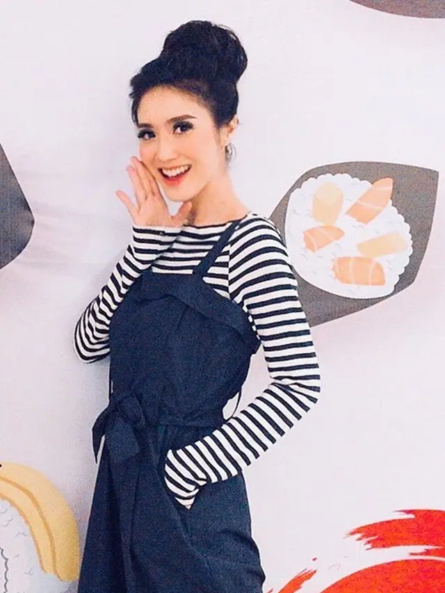 6 Potret Cantik Susan Tanoe, Wanita yang Kini Jadi Kekasih Baru Ello