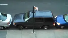 Suatu pemandangan biasa di kota New York adalah rapatnya parkir mobil di pinggir jalan. Perlu ketrampilan khusus untuk keluar masuk.