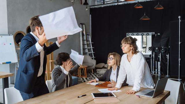 Ilustrasi berdebat, konflik