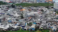 Suasana permukiman kumuh di Bantaran Waduk Pluit, Jakarta, (10/9/14). (Liputan6.com/Faizal Fanani)