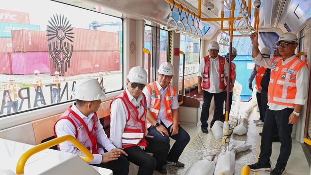 Satu trainset Autonomous Rail Transit (ART) atau satu rangkaian trem otonom yang akan dijalankan di Ibu Kota Nusantara (IKN) telah tiba di Balikpapan.