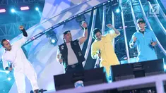 Pemain Warkop DKI Reborn: Jangkrik Boss Part 2 bergoyang ‘Chicken Dance’ saat menghibur penonton sekaligus mempromosikan film mereka  pada perayaan HUT Ke-27 SCTV di JIExpo Kemayoran, Jakarta, Kamis (24/8). (Liputan6.com/Immanuel Antonius)