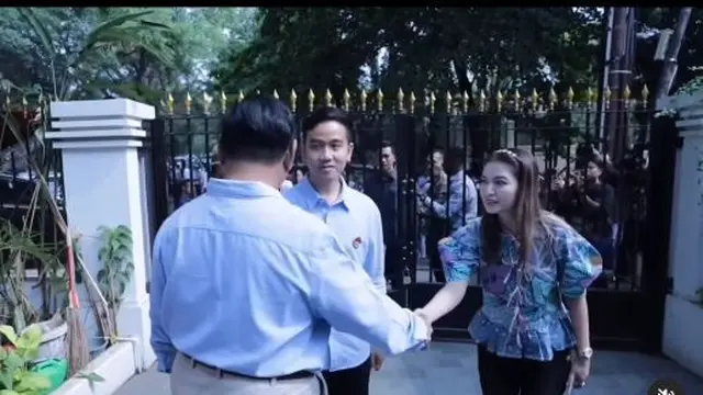 6 Potret Terbaru Selvi Ananda Dampingi Gibran Bertemu Prabowo Hingga Daftar KPU