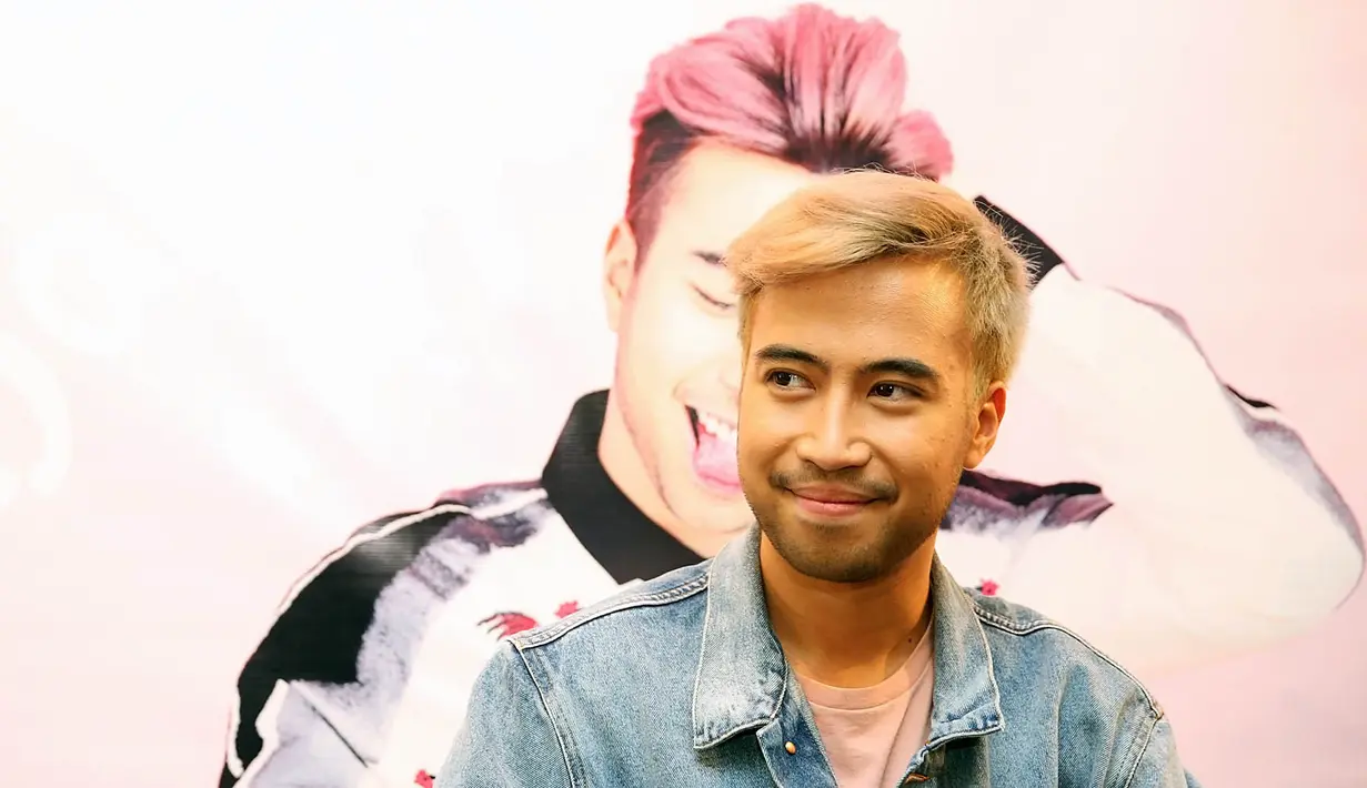 Penyanyi solo Vidi Aldiano tak memiliki banyak teman. Vidi mengaku sebagai anak pemalu menghabiskan waktunya banyak membaca. Sejak kecil hobi baca hingga akhirnya membuat charity bersama temannya membangun perpustakaan. (Bambang E. Ros/Bintang.com)