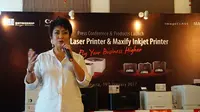 Merry Harun Division Director Canon PT Datascrip di sela peluncuran printer laser dan inkjet Canon di Jakarta, Kamis (19/1/2017). (Liputan6.com/Agustin Setyo Wardhab