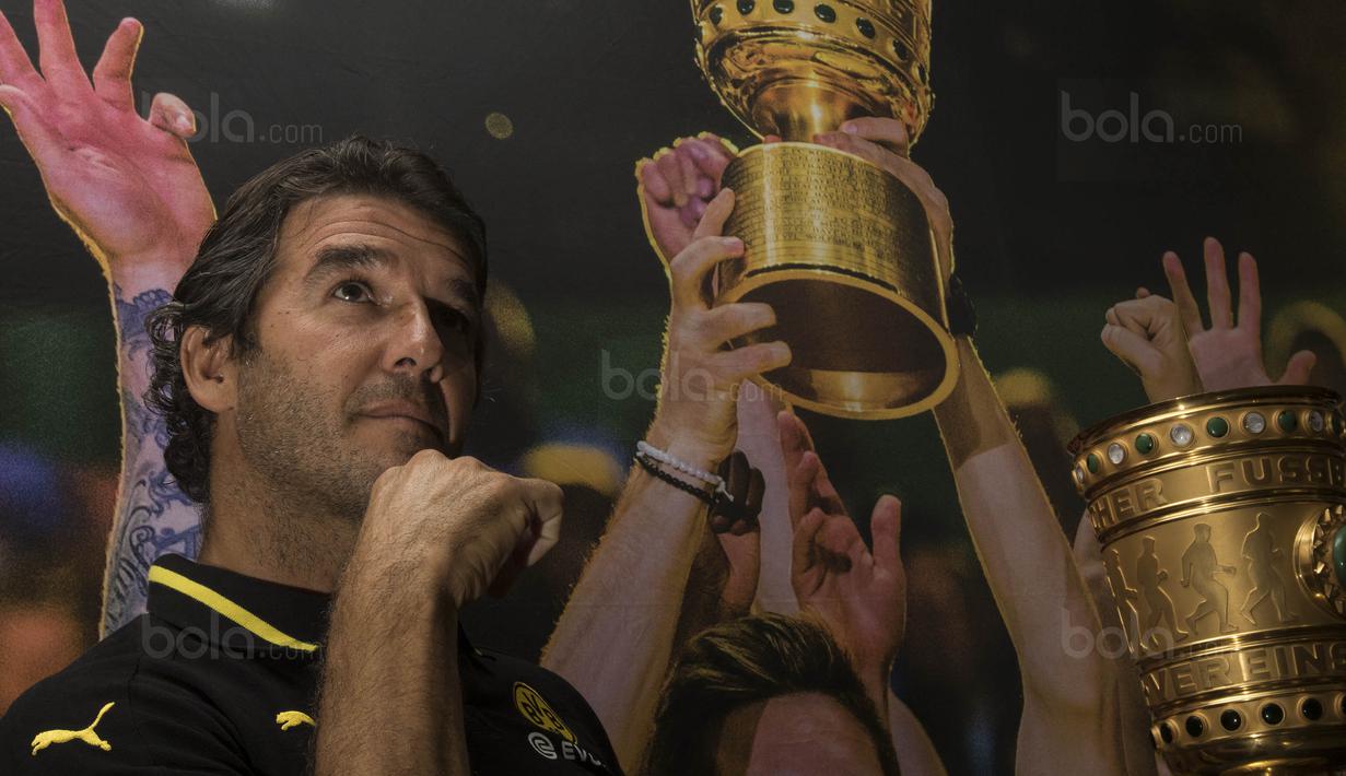 Karl-Heinz Riedle kini ditunjuk menjadi duta dari klub Bundesliga, Borussia Dortmund, untuk meningkatkan popularitas klub di Asia, khususnya Asia Tenggara. (Bola.com/Vitalis Yogi Trisna)