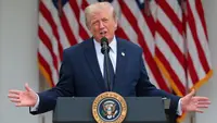 Presiden AS, Donald Trump, berbicara di Gedung Putih pada 6 Juli 2026 di Washington, DC. Trump mengadakan makan siang di Rose Garden Club (Anna Moneymaker/Getty Images melalui AFP)
