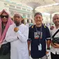 Sedang Jalani Umrah Bareng Bandnya, Sandy Pas Band Pastikan dalam Kondisi Aman dari Badai yang Melanda Mekah. (instagram.com/sandypasband_)