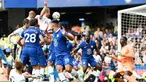 Harry Kane menjadi mimpi buruk Chelsea saat Tottenham Hotspur bersua The Blues pada laga Liga Inggris 2022/2023 di Stamford Bridge, Minggu (14/8/2022). Anak asuh Thomas Thucel sempat memimpin 2-1 sampai menit ke-96, sebelum Harry Kane membuyarkan kemenangan Chelsea yang sudah di depan mata. (AFP/ Glyn Kirk)