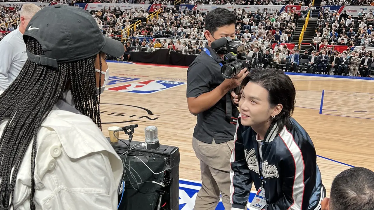 Naomi Osaka dan Suga BTS. (Foto: Twitter/ naomiosaka)