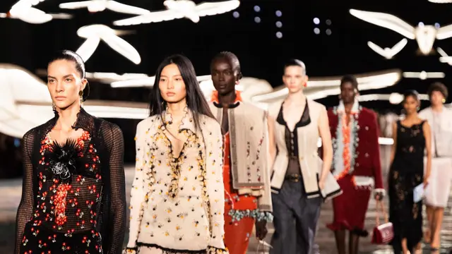 Chanel Summer 2027 Menelusuri Beragam Wajah Gabrielle Chanel Lewat Busana