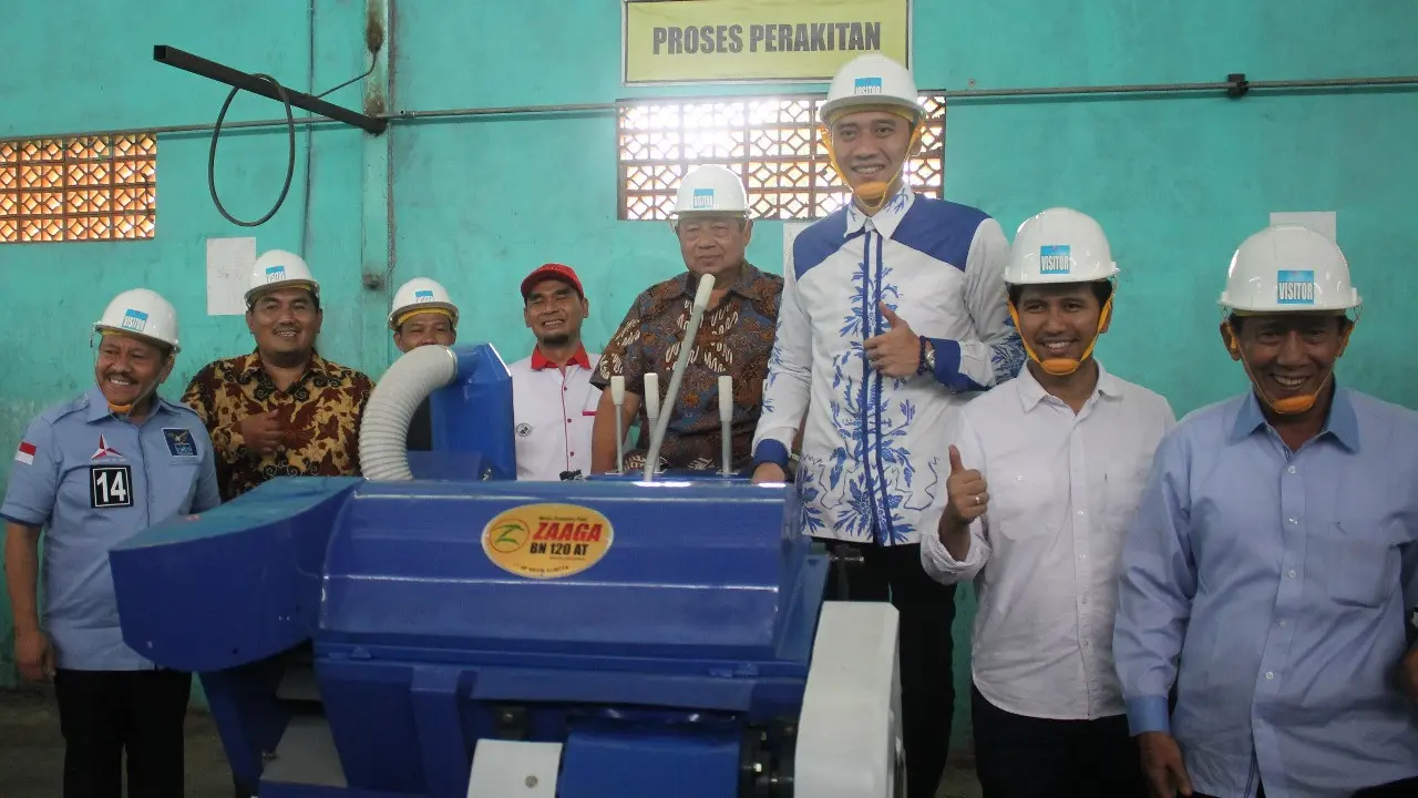 Ditemani SBY dan Ibas, Emil Dardak Temui Produsen Alat Pertanian