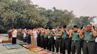 Salat Istisqa digelar di Pesantren Aulia Cendikia Talang Jambe Palembang di tengah kepungan kabut asap pekat (Liputan6.com / Nefri Inge)