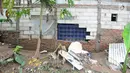 Penampakan tembok yang jebol akibat terjangan banjir yang melanda kawasan  Balekambang, Kramatjati, Jakarta Timur, Selasa (30/4/2019). Sejumlah rumah warga di RT 005/RW 005 Balekambang rusak diterjang banjir yang terjadi pada 27 April 2019 lalu. (Liputan6.com/Herman Zakharia)
